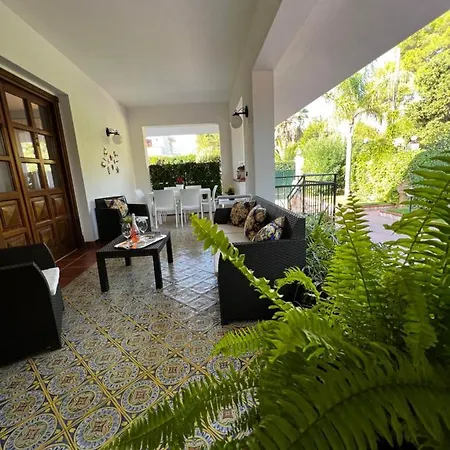 Fugari Mondello Semesterbostad *